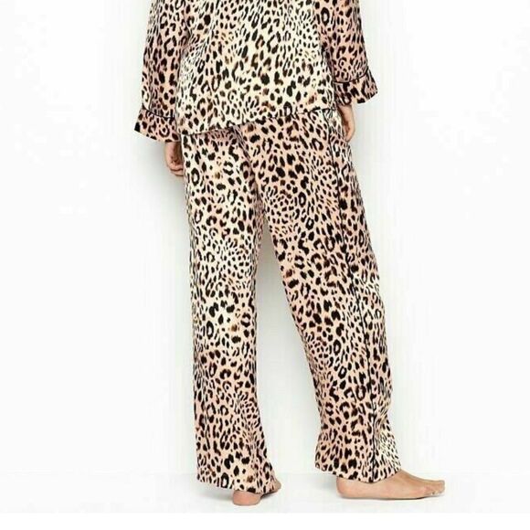 Victoria’s Secret Satin Leopard Animal Print Pants Size Large - Picture 1 of 5
